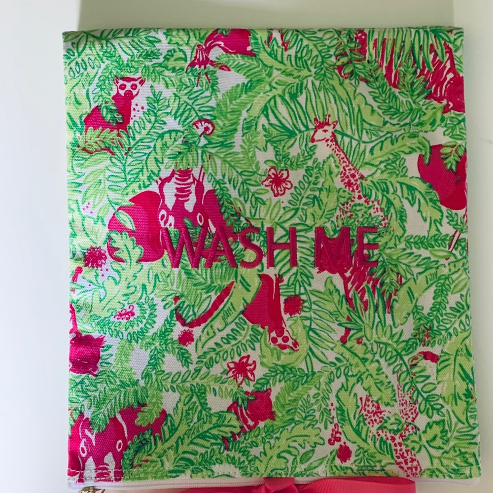 Lilly Pulitzer Travel Wash Me Wear Me Laun…